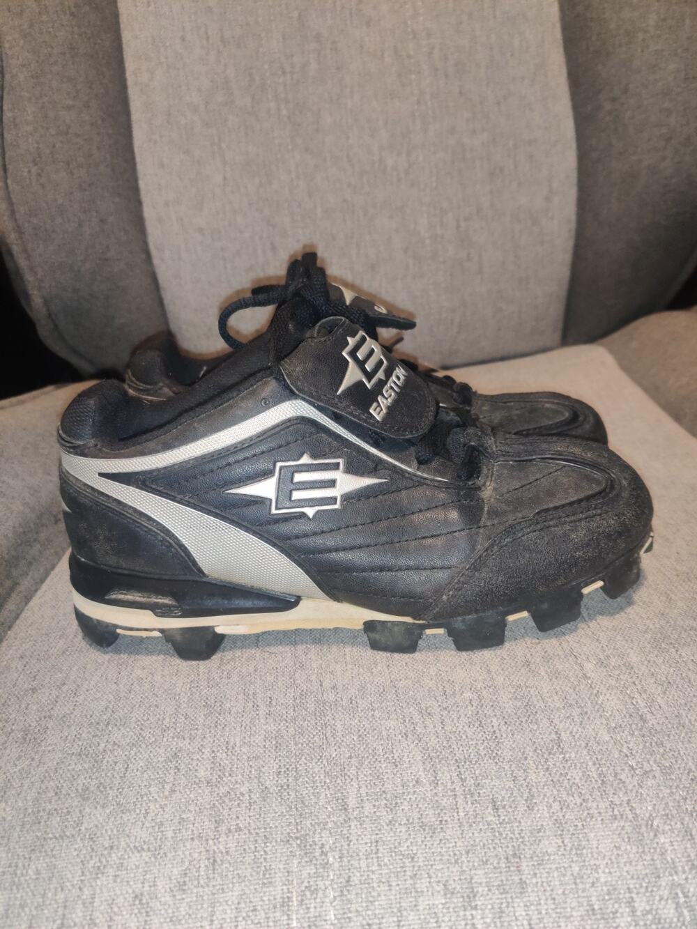 Easton Rubber Baseball Cleats Youth Size 3.5